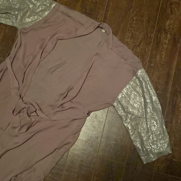 Mauve Sequinned Robe - Picture 2 of 7